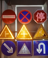 Promotion : Feu clignotant solaire directionnel à flèche, signalisation de construction à induction, en aluminium, IP68, panneau solaire 6W, visibilité 2km, CE
