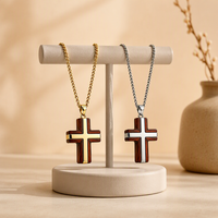 Collier pendentif croix personnalisé en acier inoxydable 316L avec incrustation de bois, bijoux religieux pour hommes, charme rétro minimaliste, placage PVD