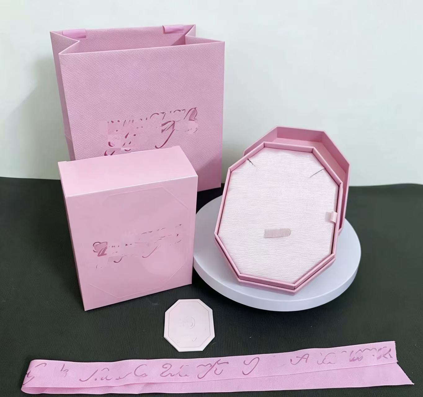 Pendentif collier rose