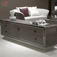 Ensemble de table basse et meuble TV en bois laqué gris brillant de luxe italien moderne avec garniture métallique et tiroirs de rangement, écologique pour salon