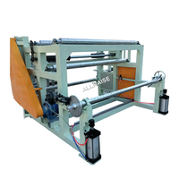 Machine à refendre et à rembobiner automatique le papier kraft Machine à refendre et à rembobiner les rouleaux de papier kraft