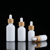Flacon compte-gouttes en verre rond blanc simple de 30 ml pour huile essentielle avec couvercle en bambou
