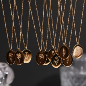 Collar de cadena tipo O con colgante de disco ovalado con letra y flor de nacimiento de 12 meses, chapado en oro de 18 quilates, de acero inoxidable, antideslustre, para mujer - Product Image 4