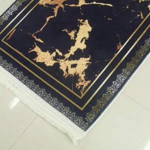 Alfombra de oración musulmana de terciopelo fino con estampado floral de alta gama, en forma de arco, antideslizante, para todas las estaciones, marca YASEEN, 70x115cm - Product Image 1