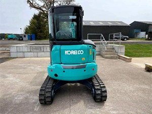 Miniexcavadora Kobelco SK35 SR de segunda mano con motor Yanmar, excavadora compacta para jardín, granja y construcción urbana. - Product Image 2
