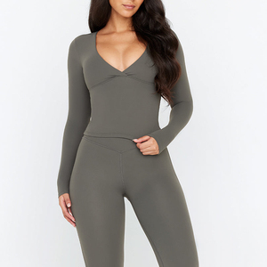 Chemise à col en V et à manches longues avec soutien intégré Top de gymnastique actif personnalisé olive foncé - Product Image 2