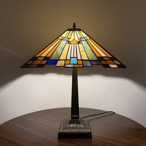 Lámpara de Mesa de Vidrio Emplomado de Estilo Vintage, de Gran Tamaño y Colorida, con Pantalla en Forma de Campana de Diseño Tradicional - Product Image 3