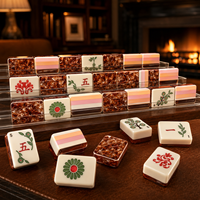Ensemble de Mahjong américain de luxe en acrylique cristal rouge à 4 couches, tuiles de Mahjong gravées de 31,5 mm avec logo personnalisé, service OEM/ODM