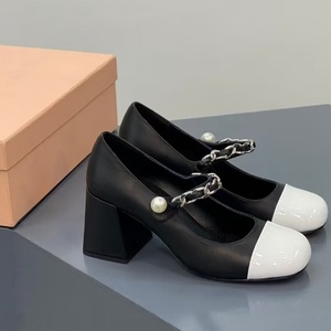 Zapatos Mary Jane MIU originales de estilo clásico en blanco y negro con diseño de una sola tira y tacón alto para mujer - Product Image 2