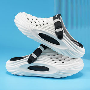 รองเท้าแตะแบบสวมจากโรงงานใหม่ ระบายอากาศได้ดี สวมใส่สบาย รองเท้าลำลองกันลื่น โฟมซับแรงกระแทก รองเท้าผู้ชาย ขายส่ง - Product Image 1