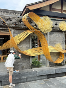 Escultura Floral Gigante de Organza Dorada, Flor de Malla con Pétalos Ondulados Hecha a Mano con Tallo de <span class=keywords><strong>Cristal</strong></span> para Escaparates, Bodas y Fiestas - Product Image 3