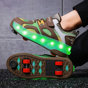Chaussures à roulettes lumineuses avec <span class=keywords><strong>4</strong></span> <span class=keywords><strong>roues</strong></span> rétractables pour enfants Chaussures à roulettes pour enfants - Product Image 1