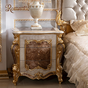 Elegante Cama King Size Clásica Europea con Cabecera Acolchada de Terciopelo Beige y Tallados Dorados, Juego de Dormitorio Completo para Mansión - Product Image 4