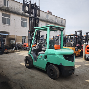 Montacargas Diésel Mitsubishi 30 de 3 Toneladas y 4.5 Metros con Tres Mástiles, Desplazamiento Lateral, 4WD, Modelo 2024, Usado con 1 Año de Garantía - Product Image 5