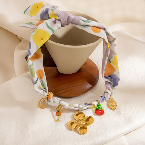 สร้อยคอจี้ลายดอกไม้สไตล์โบฮีเมียนพร้อมจี้ห้อยประดับ โซ่คล้องไหปลาร้าโลหะผสมสังกะสี เครื่องประดับแฟชั่นสำหรับวันหยุด - Product Image 3