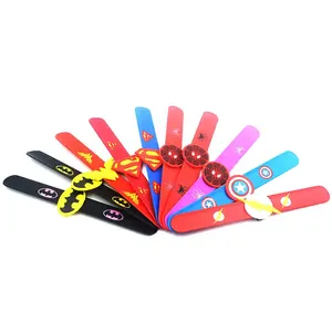 Tát Ban Nhạc Các Mặt Hàng Bán Top Kids Chữ Thập Nhạc Slap Silicone Cho Quảng Cáo Debossed Dây Đeo Cổ Tay Vòng Đeo Tay Giáng Sinh Cho Trẻ Em Quà Tặng