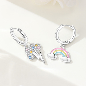 Nuevos pendientes/argollas de latón blanco con diseño de nube arcoíris, diseño original y exclusivo, modernos y versátiles. - Product Image 4