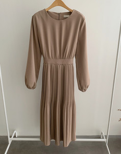 <span class=keywords><strong>Vestito</strong></span> da Donna <span class=keywords><strong>Lungo</strong></span> al Ginocchio, a Maniche Lunghe, <span class=keywords><strong>Plissettato</strong></span>, con Scollo Tondo e Vita da Annodare, Elegante Francese, Sottile, per il Tempo Libero, Collezione Primavera 2026, Vendita all'Ingrosso - Product Image 6