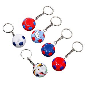 Llavero de Fútbol Impreso en 3D al por Mayor, Llaveros Personalizados de Jugadores de Equipo, Llavero de PVC Suave con Diseño de Camiseta para Promociones de Aficionados al Fútbol - Product Image 1
