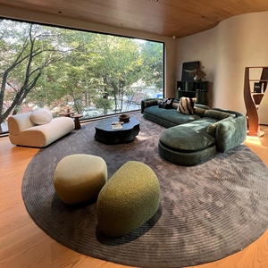 Canapé en arc de designer français Grand meuble rétro de salon de relaxation d'angle en tissu vert forêt - Product Image 3
