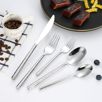 Ensemble de Couverts en Acier Inoxydable 304 avec Manche Martelé Élégant, Doré et Argenté, pour Restaurants et Hôtels (Vente en Gros)