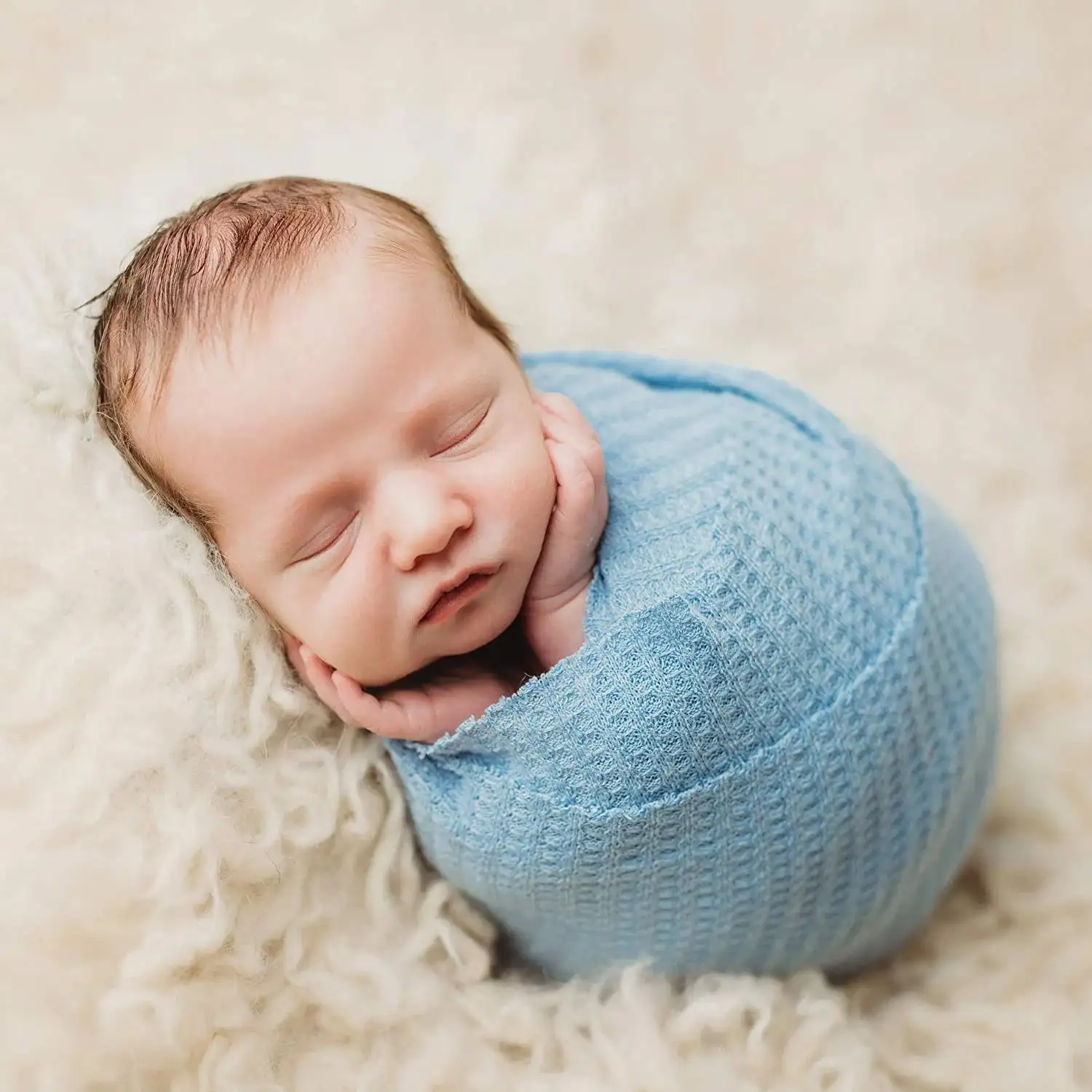 Confezione personalizzata servizio fotografico per bambini in posa avvolge oggetti di scena per la fotografia del neonato