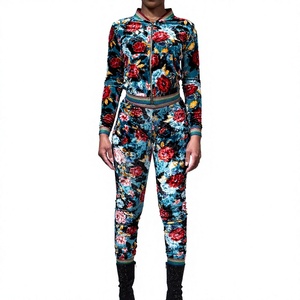 Ensemble de survêtement en velours personnalisé pour femme, nouvelle collection, qualité supérieure, combinaison à capuche et pantalon respirant, coupe ajustée, imprimé - Product Image 1