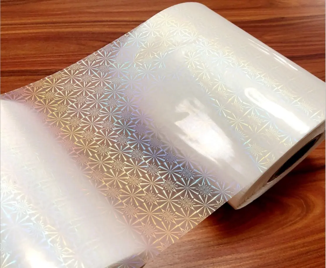 BOPP taban şeffaf holografik uv yok laminasyon döküm ve kağıtları için film tedavi