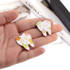 Diseño personalizado lindo <span class=keywords><strong>dientes</strong></span> broche médico esmalte Pin Oral Doctor enfermera solapa insignia para el Día Nacional o Halloween - Product Image 5