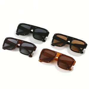 Nouvelles Lunettes de Soleil Carrées Surdimensionnées Rétro Tendance pour Femmes, Décoration Rivets, Style Punk, pour Hommes - Product Image 4