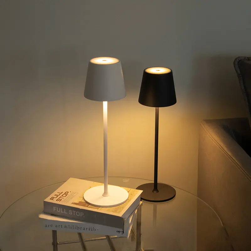 Lampe de table moderne nordique à commande tactile à LED Lampe de restaurant en gros Lampe de bureau en fer métallique sans fil rechargeable pour hôtel