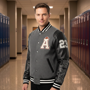 Veste universitaire grise pour homme avec manches en cuir, logo brodé et motif de patch numéro 23, motif lettres sur le devant, style décontracté - Product Image 6