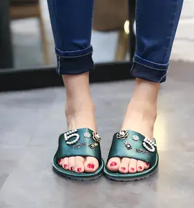 Fashion PVC Slide Untuk wanita indoor outdoor mandi SLIDE Sepatu Desain Baru Dari Berlian Berwarna Vamp Pantai Musim Panas Wanita Sandal