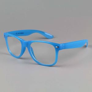 2025 personnalisé en gros mode lunettes en plastique cadre PC carré Spectacle pour hommes femmes élégant ordinateur coloré pas cher lunettes - Product Image 1