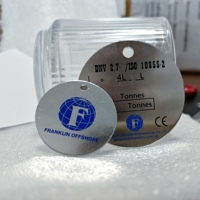 Insigne métallique en aluminium brossé personnalisé d'usine OEM avec des options de forme personnalisée gravées au laser disponibles en version vierge ou imprimée