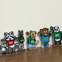 Parches de chenilla con bordados de animales personalizados, hechos con tela reciclada sostenible, para diseño de ropa infantil.