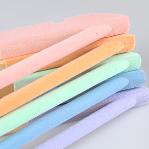 Cintre en bois LINDON personnalisé en velours antidérapant pour costumes et manteaux, idéal pour l'affichage en boutique de vêtements - Product Image 3