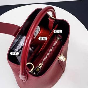 กระเป๋าถือแฟชั่นสไตล์ใหม่สำหรับสุภาพสตรี ดีไซน์ทรงตะกร้า กันน้ำได้ พร้อมสายสะพายไหล่ - Product Image 4