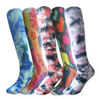 Chaussettes de compression à motif numérique respirantes personnalisées en gros, chaussettes hautes jusqu'au genou, en nylon doux, nouvelle mode, tie-dye, sublimation