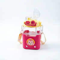 Bouteille d'eau en plastique de 1000 ml pour enfants, motif ours de dessin animé, double ouverture, anti-fuite, pour l'école et les activités de plein air, avec sangle d'épaule