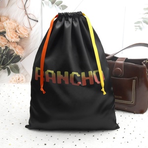 Bolsa de satén negra promocional para ropa, con logo personalizado impreso, para secador de pelo, zapatos, kit de recuperación, bolsa de embalaje de satén de seda - Product Image 4