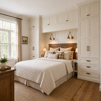 Système d'ameublement de chambre sur mesure intégré avec armoire intégrée, panneaux muraux et rangement au-dessus du lit