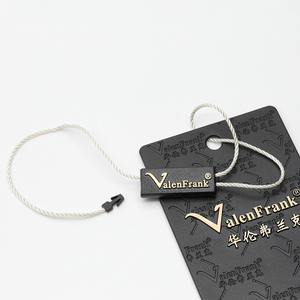 Etichette Pendenti di Alta Qualità per Abbigliamento, in Plastica Dorata con Logo OEM, Stampa Personalizzata - Product Image 6