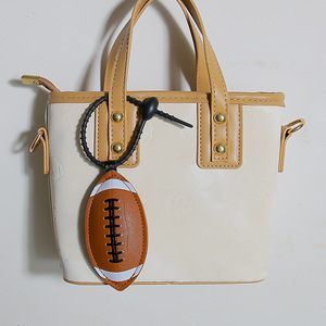 Porte-clés en cuir personnalisable avec logo, forme de ballon de sport, accessoire de sac DIY, breloque de basket-ball ou de <span class=keywords><strong>football</strong></span> pour <span class=keywords><strong>le</strong></span> jour du match - Product Image 4