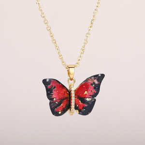 Ciondolo a Farfalla Placcato Oro in Resina Acrilica con Cristalli e Strass, Gioiello di Moda per Donna, Regalo Charm - Product Image 1