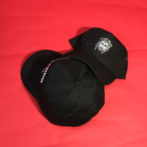 Casquette de baseball tendance de haute qualité à 5 panneaux en satin et daim, avec visière incurvée, logo brodé personnalisé, patchs visage humain et strass ajustables - Product Image 3