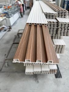 Panneau mural rainuré en WPC au design moderne, panneau mural 3D en PVC, alternative au bois, fonction imperméable - Product Image 1