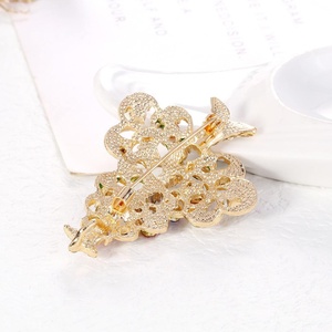 Broche Étoile de Noël Ornée de Strass Colorés, Épingle de Revers, Cadeau, Vente en Gros et au Détail, Accessoire pour Blazer, Manteau, Écharpe - Product Image 4