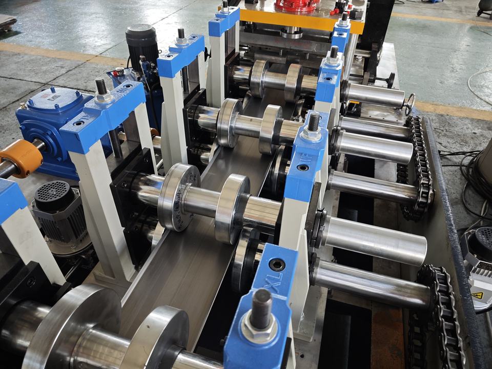 High Quality CZ Purlin Roll Forming Machine With Punching System C Z ...