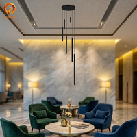 Lampe suspendue verticale pour escalier, design atmosphérique, finition noir mat, fixation filaire, artisanat fait main pour magasin, restaurant, bar